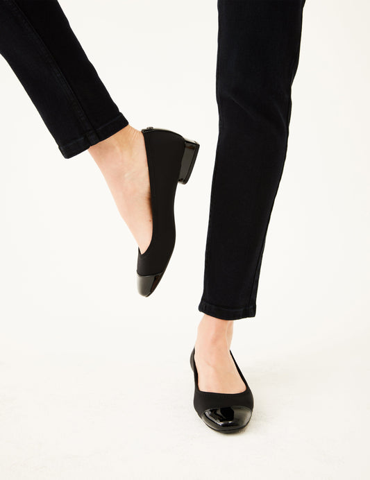 Carlie Flat