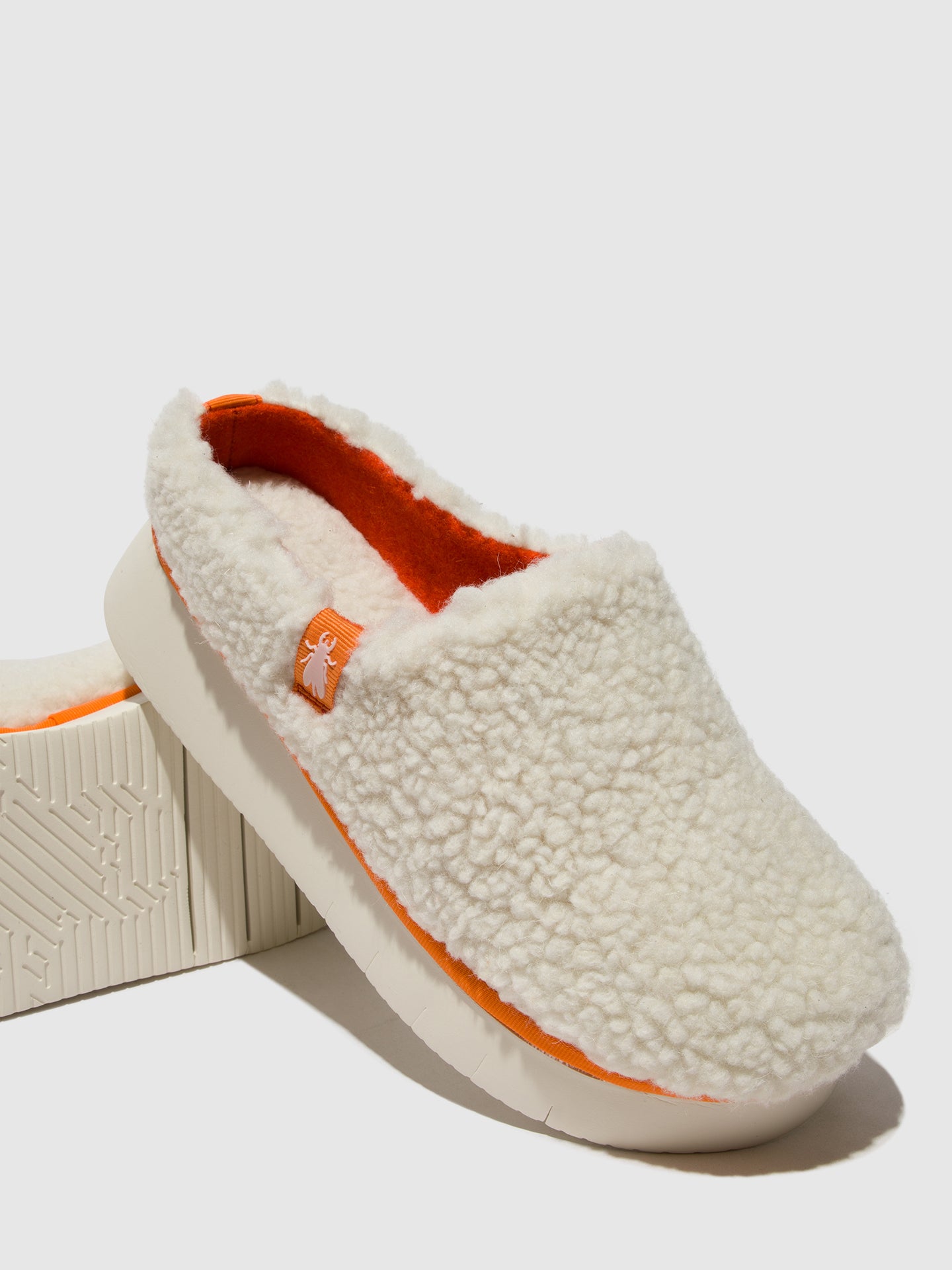 Round Toe Clogs CAFE360FLY OFFWHITE (ORANGE)