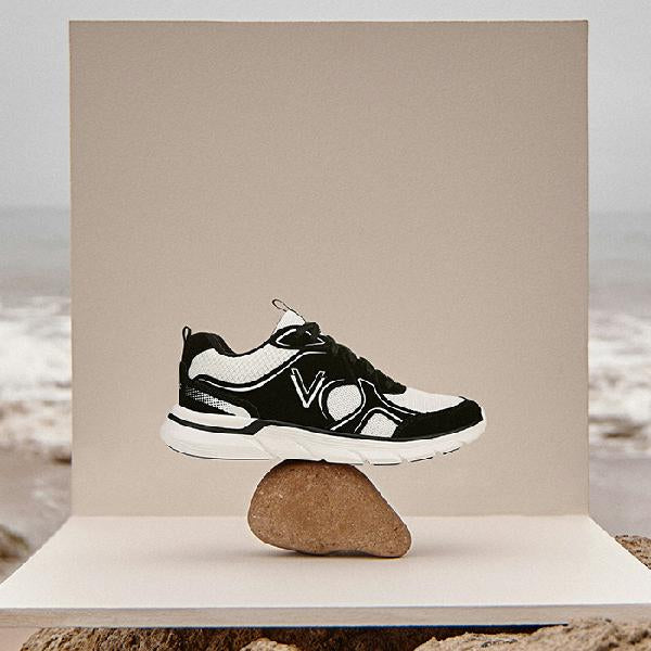 Womens Vionic Walk Parkside in White/Black — image 8