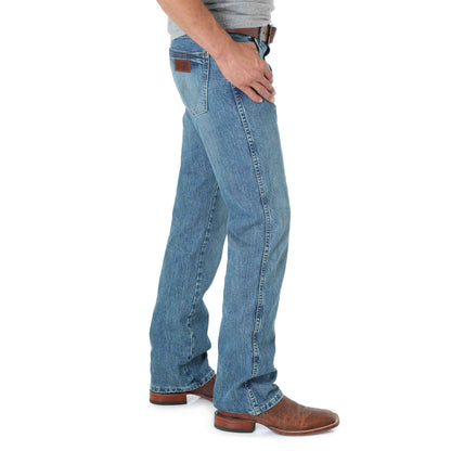 Wrangler Men's Retro Slim Fit Bootcut Jeans 77MWZWO
